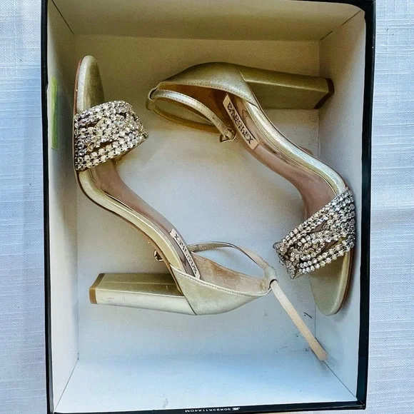 Badgley Mischka Glittering Gold Heels SIZE 7 Brand New - Picture 2 of 9